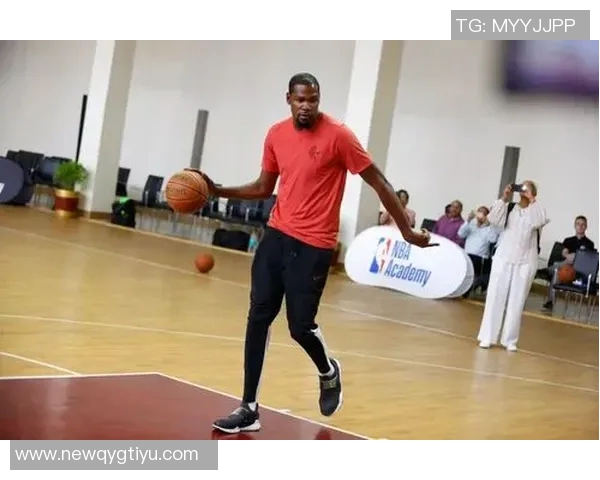 小贾分享KD的篮球智慧：冷静应对按照自己的节奏打球的秘诀