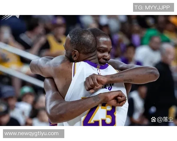 格雷森阿伦谈赛季表现:士气高涨不愿轻易比较上赛季 格雷森阿伦谈赛季表现:士气高涨不愿轻易比较上赛季